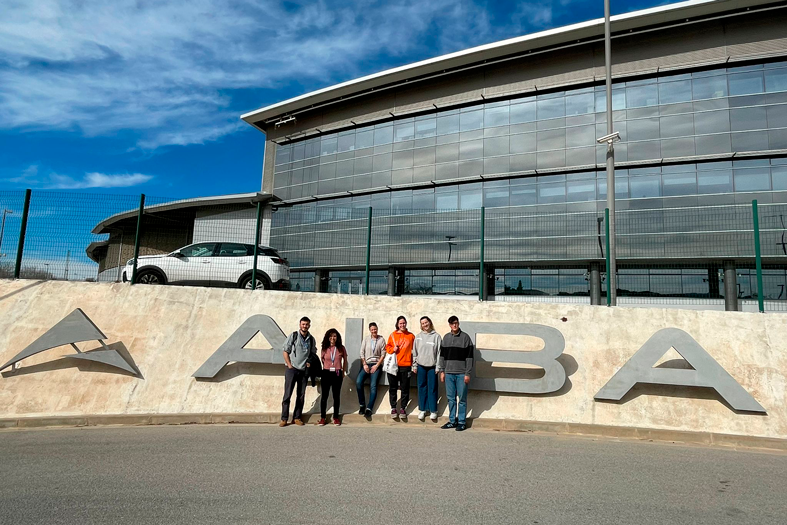 El equipo de educación en el sincrotrón ALBA a punto de empezar las actividades.