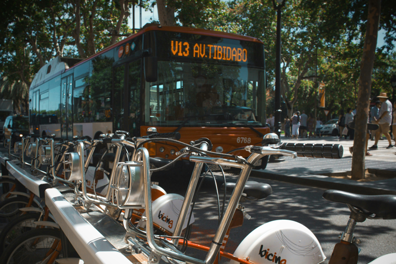 ejemplo de transporte público, clave para combatir el cambio climático.