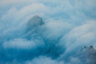 niebla sobre las montañas