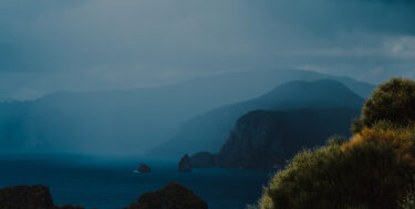 scogliere in riva al mare