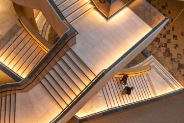 csrd: de grote nivelleerder, een strategische drijfveer, of beiden? 2 staircases 1